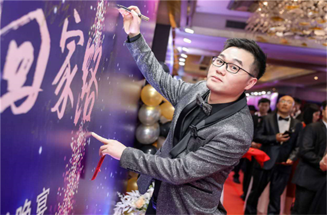 【高光“疫”事】勇敢逆行的特殊“网约车”——JJB电竞90后，用信念打通生命运输线